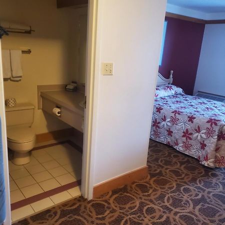 Granite Town Hotel Saint George Екстериор снимка