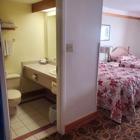 Granite Town Hotel Saint George Екстериор снимка