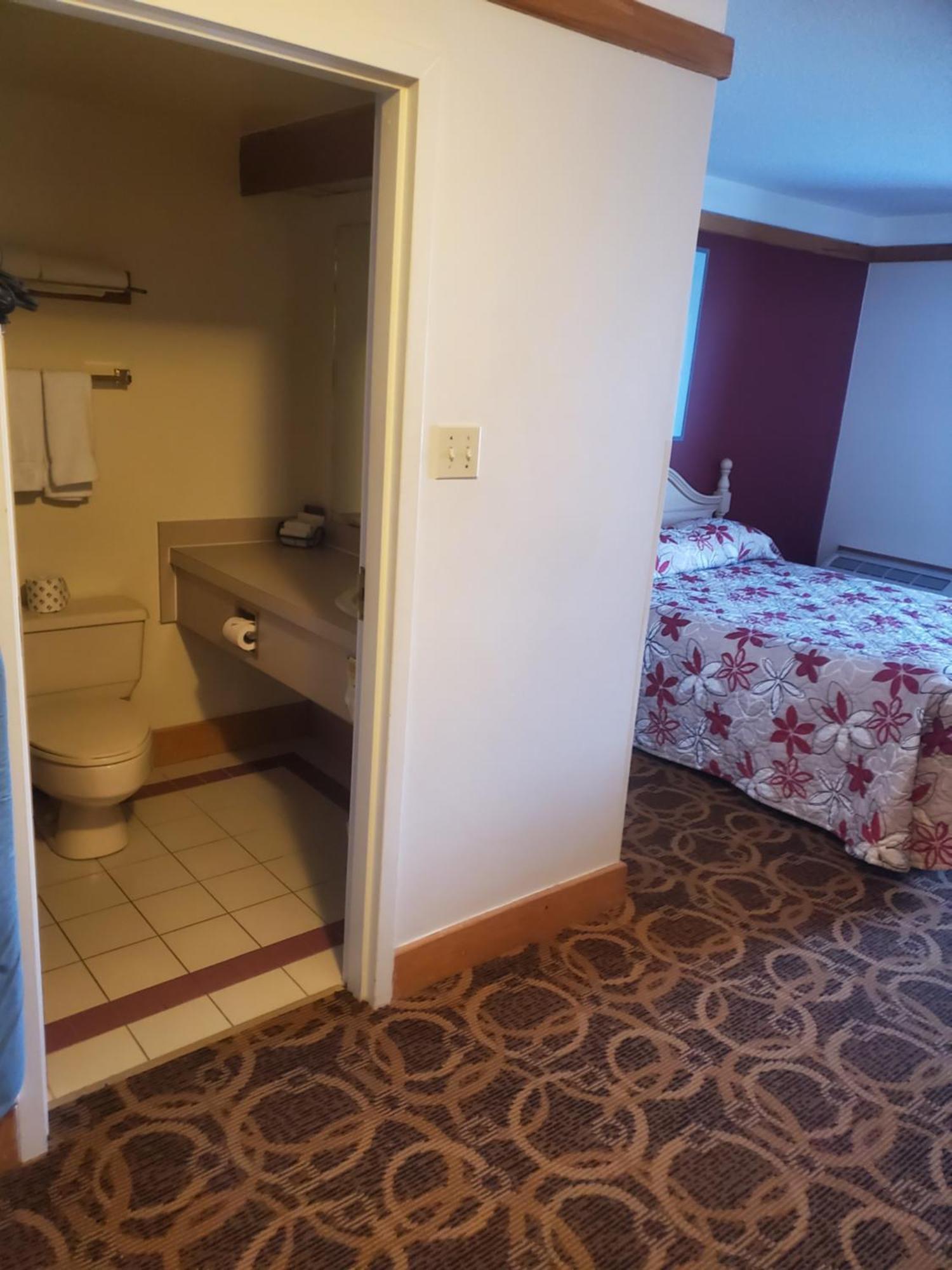 Granite Town Hotel Saint George Екстериор снимка