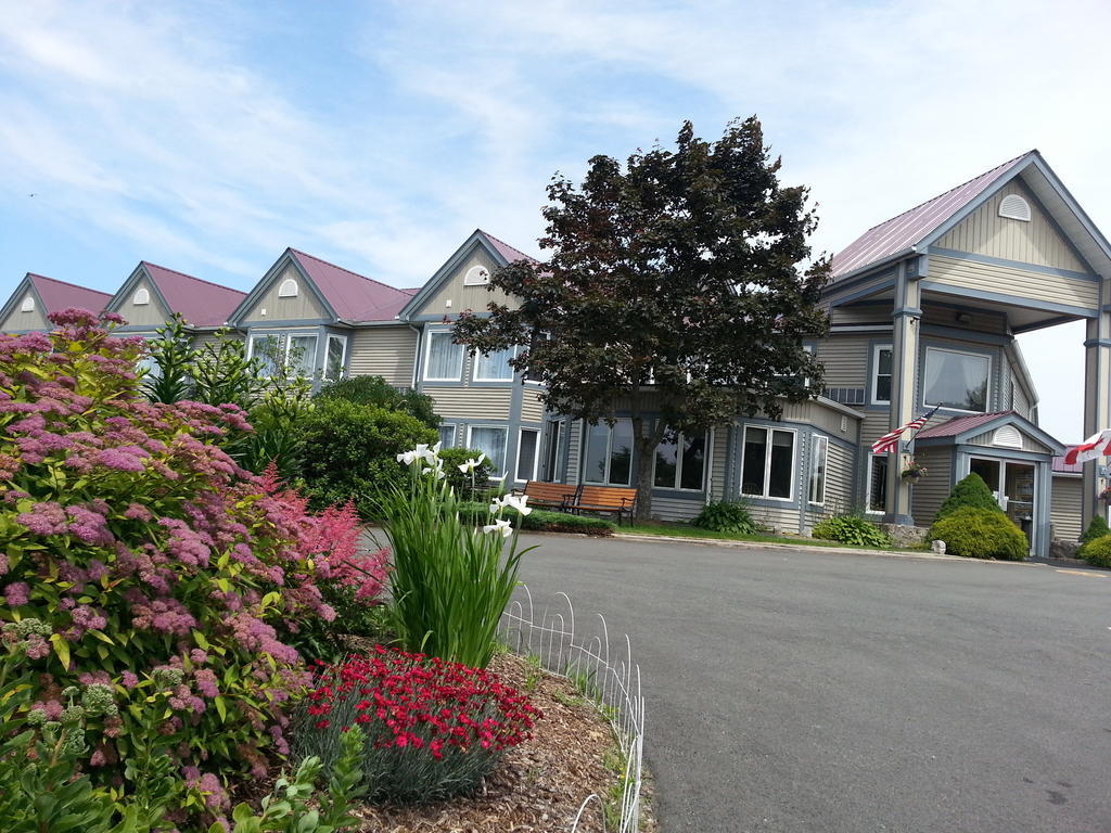 Granite Town Hotel Saint George Екстериор снимка