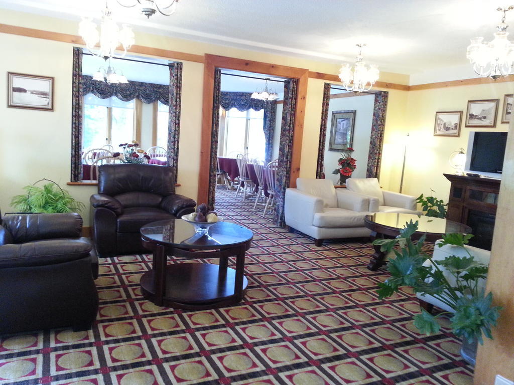 Granite Town Hotel Saint George Екстериор снимка