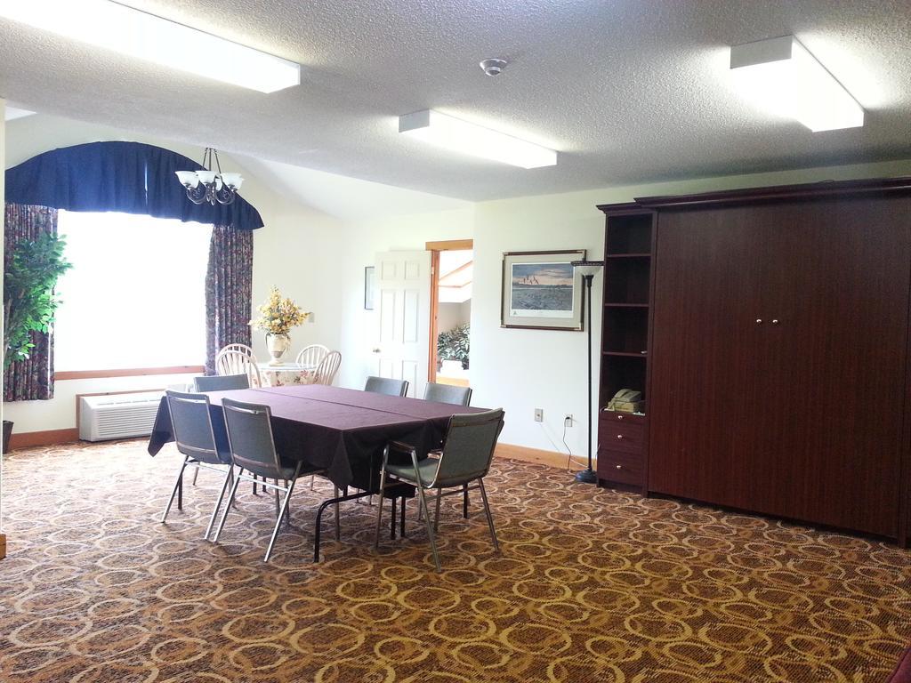 Granite Town Hotel Saint George Екстериор снимка