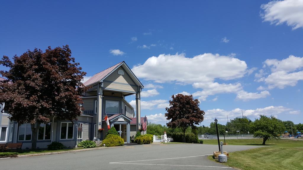 Granite Town Hotel Saint George Екстериор снимка