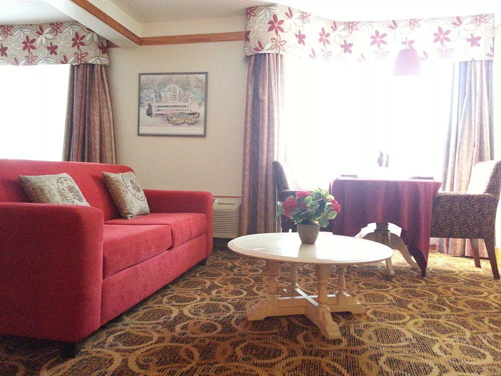 Granite Town Hotel Saint George Екстериор снимка