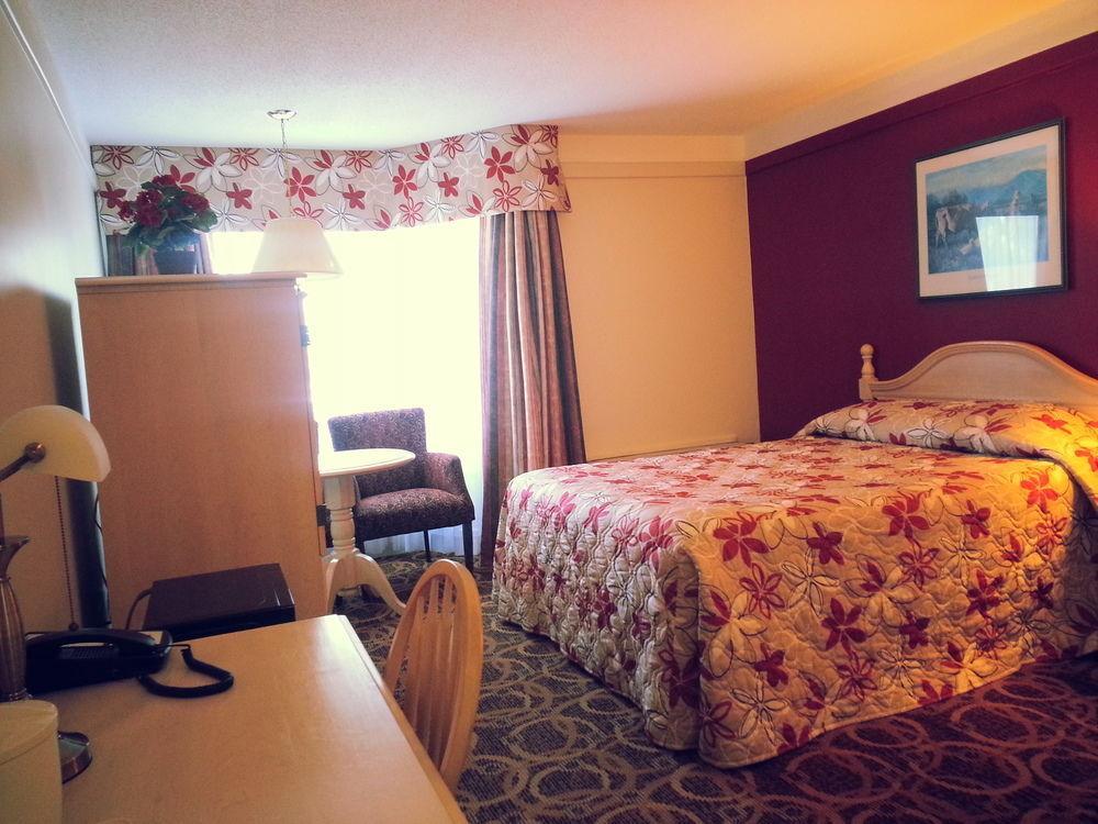 Granite Town Hotel Saint George Екстериор снимка