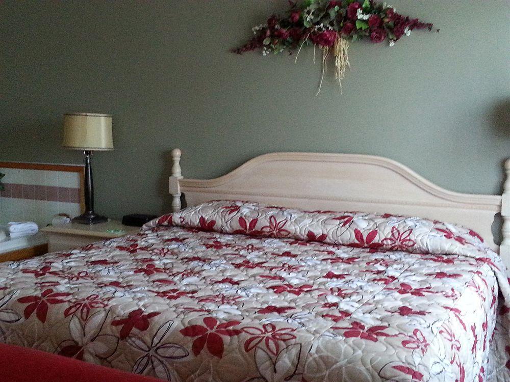 Granite Town Hotel Saint George Екстериор снимка