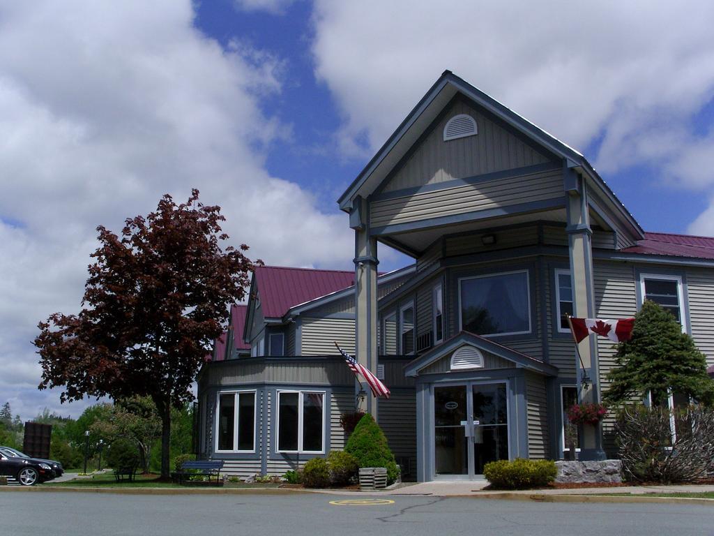 Granite Town Hotel Saint George Екстериор снимка