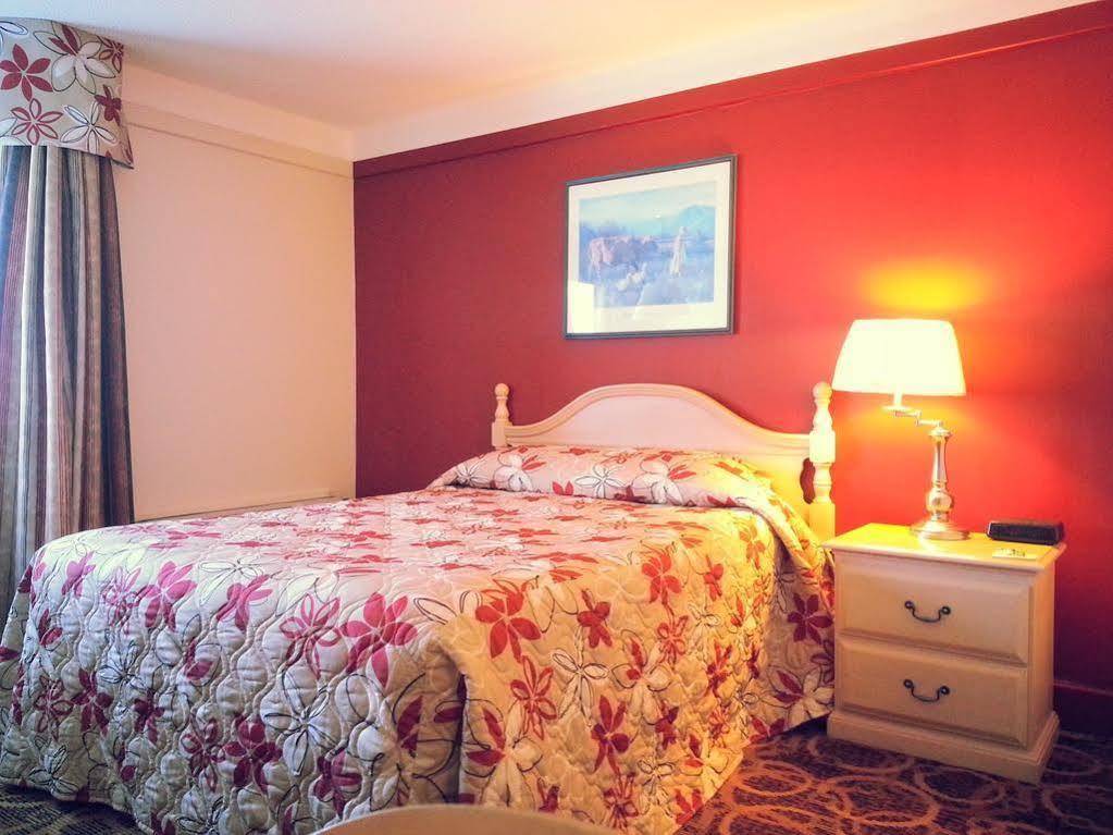 Granite Town Hotel Saint George Екстериор снимка